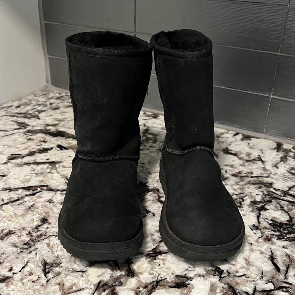 UGG Women’s Classic Short Boots